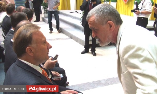 Marek Goliszewski podczas rozmowy z rzecznikiem prezydenta Gliwic Markiem Jarzębowskim