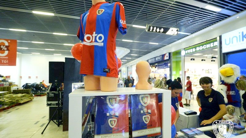 Koszulki Szaliki I Klubowe Gadzety Nowy Sklep Kibica Piasta Gliwice 24gliwice Portal Gliwice Codziennie Nowe Informacje
