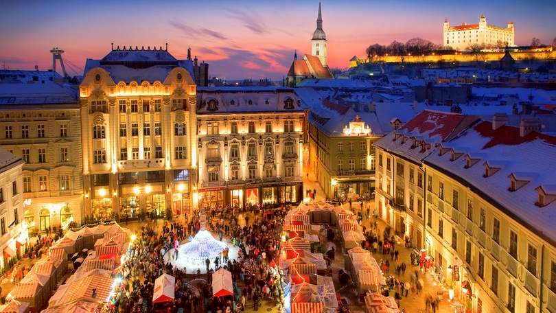 1-slowacja_bratyslawa_-jarmark-bozonarodzeniowy-na-rynku-glownym