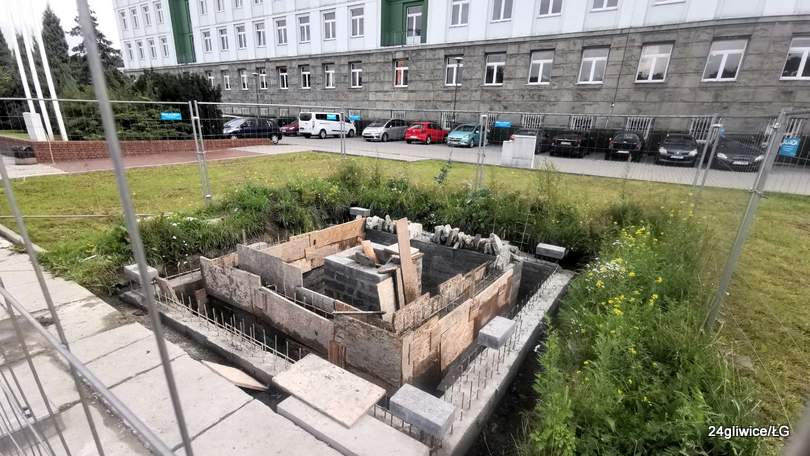 The Monument to the Polish Uprisings in Krakowski Square already has foundations.  Among the sponsors the chairman of Gliwice – 24GLIWICE – Gliwice Portal